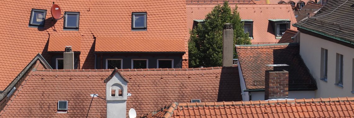 Blick über Dächer. Manchmal hilft ein anderer Blickwinkel, um ein Problem zu lösen. Copyright: Coaching Stettien